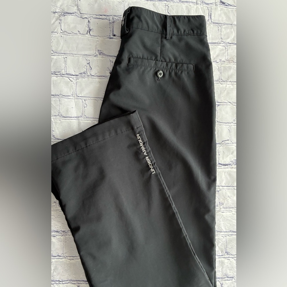 UNDER ARMOUR  mens size 32x32 black pants